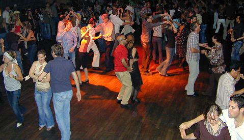 Salsa in Bonn: Mundo Caribeno im Brückenforum (hier: Salsa-Marathon-Party