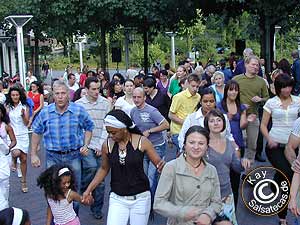 Wuppertal: Open Air Salsa vor dem Live-Club Barmen